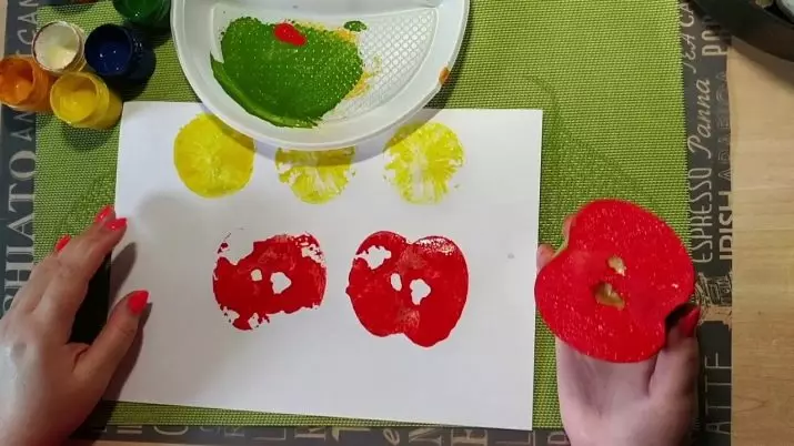 Coccinelle de la plasticine (40 photos): Comment faire des enfants de noix et de plasticiens étape par étape? Comment faire des étapes avec une châtaigne? Modélisation sur carton et pomme 27228_33