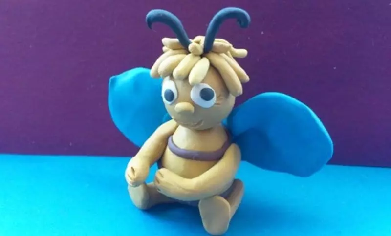 Bee fra Plasticine: Hvordan lage en bi med lungede barn trinn for trinn? Hvordan å blinde Maya gjør det selv? Master Class på Modeling Cheerful Bee 27230_20