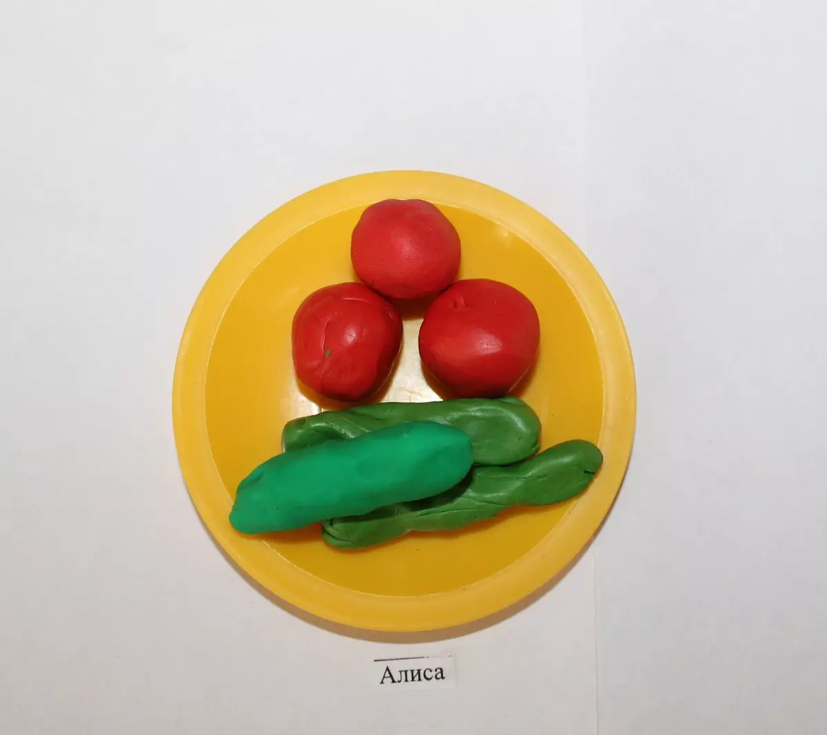Agurk fra plasticine: Modellering for barn. Hvordan blind agurk i en trinnvis hat? Hvordan lage en enkel figur i etapper? 27232_4