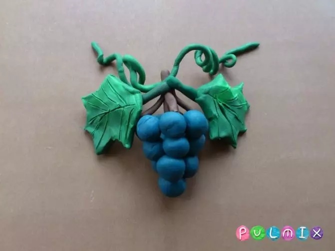 Grožđe iz plastiline: modeliranje listova za djecu. Kako napraviti grozd grožđa sa svojim rukama korak po korak? Kako napraviti na kartonu? 27234_10