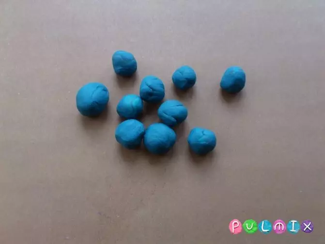 Druven fan plasticine: blêdmodellen foar bern. Hoe meitsje jo in druifbebonke mei jo eigen hannen stap foar stap? Hoe meitsje ik it op karton? 27234_8