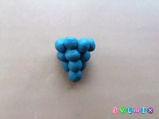 Grapes from plasticine: Sheet modeling for children. How to make a grape bunch with your own hands step by step? How to make it on cardboard? 27234_9