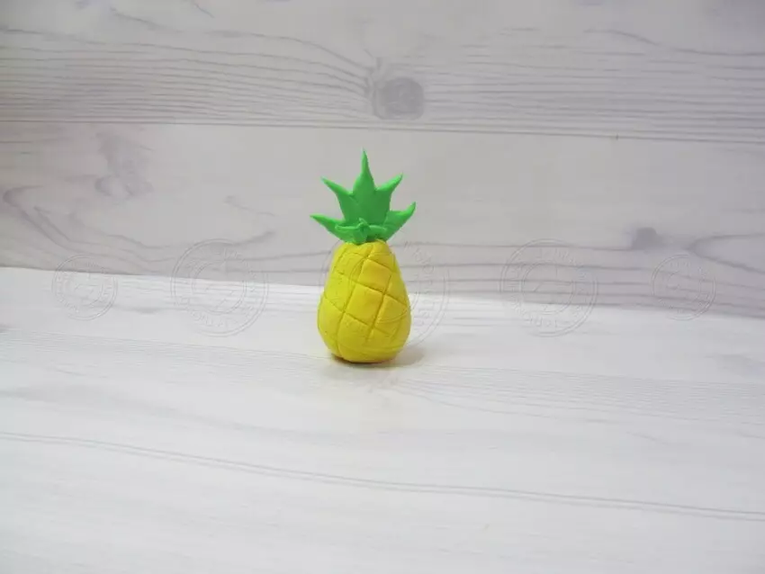 Pineapple nga plasticine: Si ta bëni atë hap pas hapi me fëmijët? Çfarë duhet të bëni pineapple? Këshilla për hedhjen 27235_9