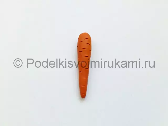 Plasticine Carrots: Paano gumawa ng mga karot sa mga bata sa yugto? Ano ang kailangan mong gawin ito? Mga tip sa pagtula 27236_17