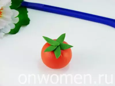 Tomat fra plastin: Hvordan lage en enkel tomat og øyet med øynene til trinn bypass? Tips for modellering av barn 27237_7
