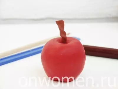 Apple od plastelina: kako napraviti djecu jabuka korak po korak? Modeliranje jabuke u korpi uradi sam 27240_11