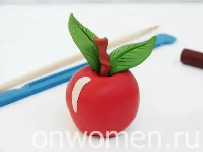 Apple od plastelina: kako napraviti djecu jabuka korak po korak? Modeliranje jabuke u korpi uradi sam 27240_13