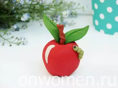 Apple från plasticine: Hur man gör Apple Barn steg för steg? Modellerande äpplen i korgen gör det själv 27240_14