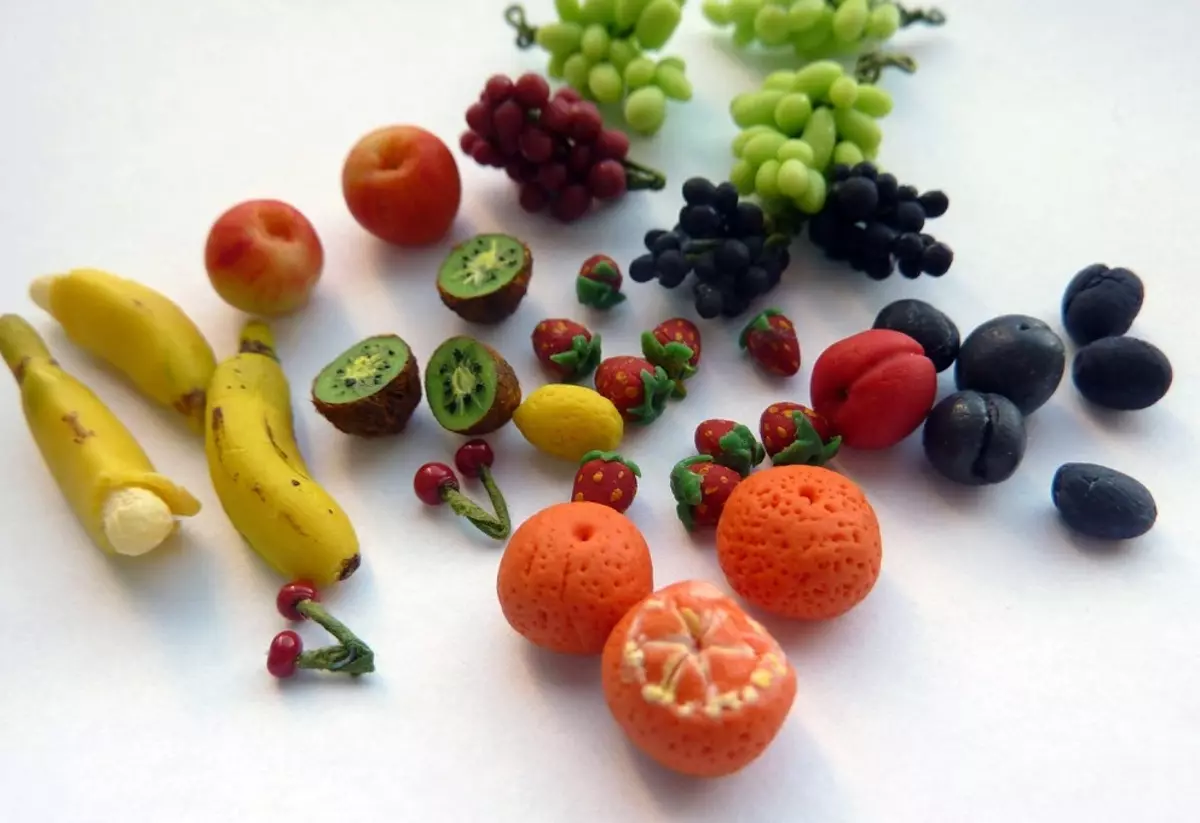 Φρούτα πλαστελίνης (43 φωτογραφίες): Καλάθι Μοντελοποίηση φρούτων για παιδιά. Πώς να γλυπτική βάζο με φρούτα από ελαφριά πλαστελίνη; Τι άλλο μπορείτε να κάνετε;