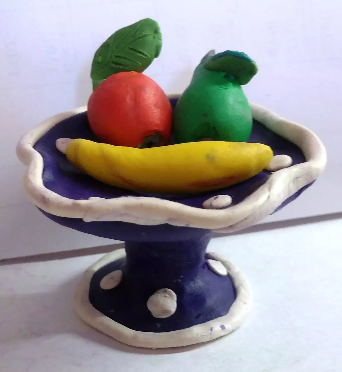 Plastilino vaisiai (43 nuotraukos): krepšelio modeliavimo vaisiai vaikams. Kaip skulpti vaza su vaisiais nuo lengvo plastifiko? Ką dar galite padaryti? 27243_24