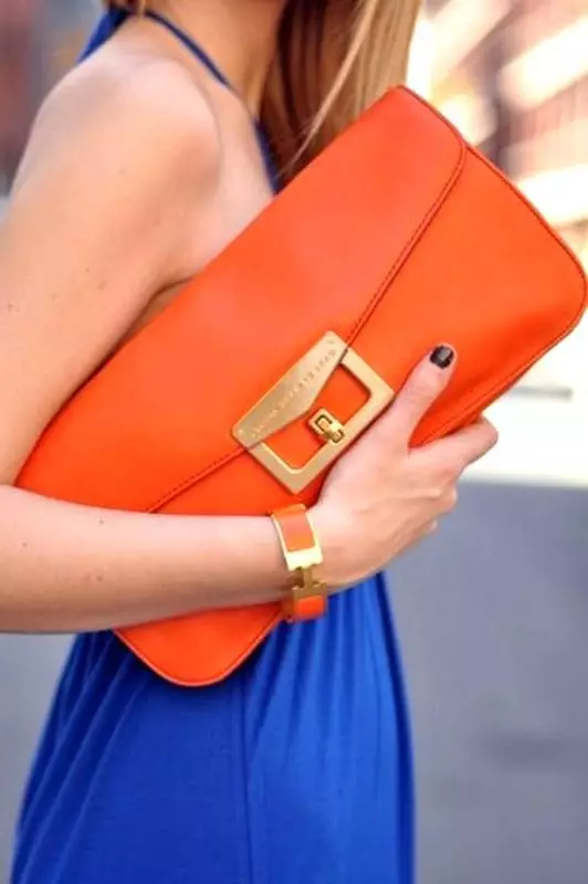 Чанта за червенокоса (55 снимки): Какво да носите 2729_6