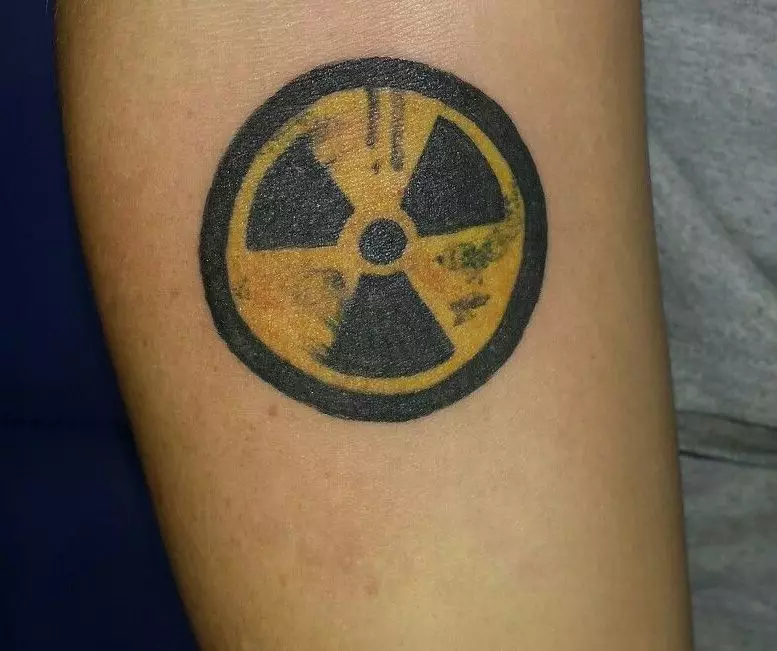 "Radiasi": Nilai tato ing bentuk tandha radiasi lan sketsa, papan sing paling apik kanggo ngetrapake