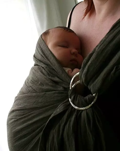 Bir yenidoğan için çanta taşıyan (80 fotoğraflar): bebek için taşınabilir model, yorumlar 2732_35