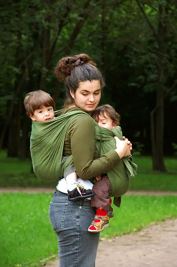 Bir yenidoğan için çanta taşıyan (80 fotoğraflar): bebek için taşınabilir model, yorumlar 2732_4