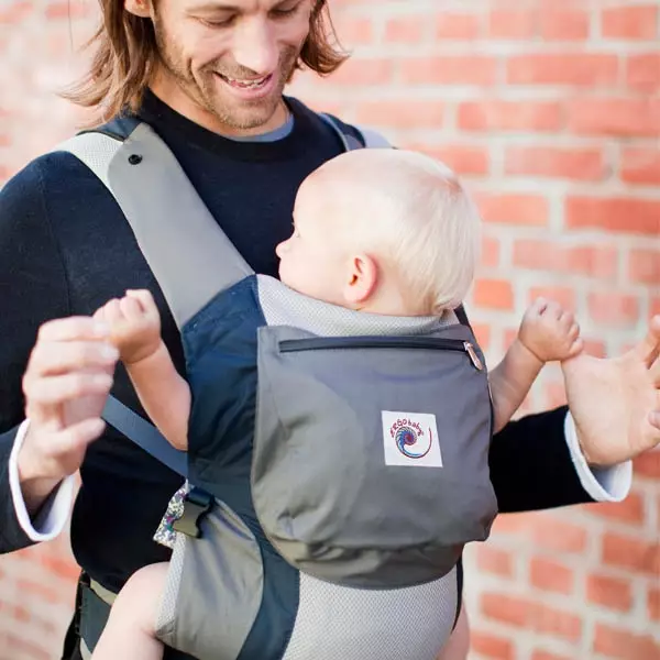 Bir yenidoğan için çanta taşıyan (80 fotoğraflar): bebek için taşınabilir model, yorumlar 2732_43