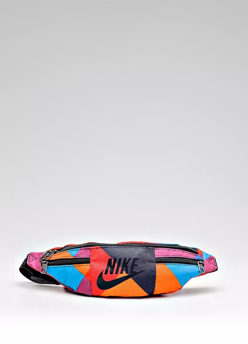Torba za pojas (100 fotografija): Ženski modeli na pojasu za trčanje od Nikea i Dakine, što se zove opcije kože za telefon 2761_63