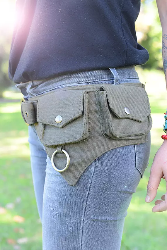 Bolsa de correa (100 fotos): modelos de mujeres en el cinturón para correr desde Nike y Dakine, lo que se llama opciones de cuero para el teléfono. 2761_81