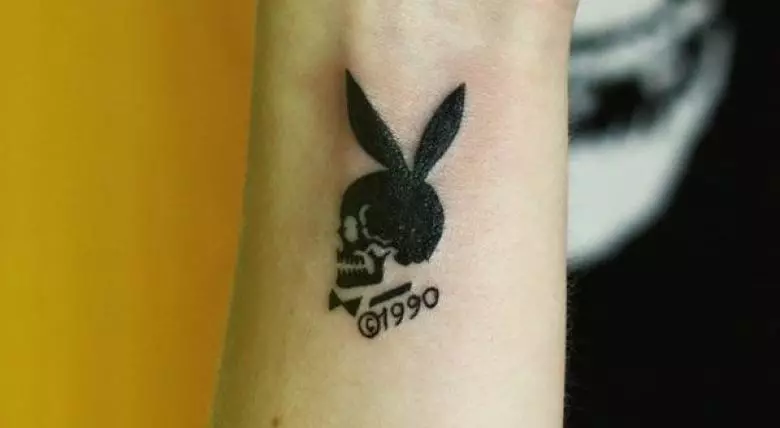 纹身“花花公子”：胸衣价值兔子。最好的草图。纹身在手指和身体的其他部位 276_28