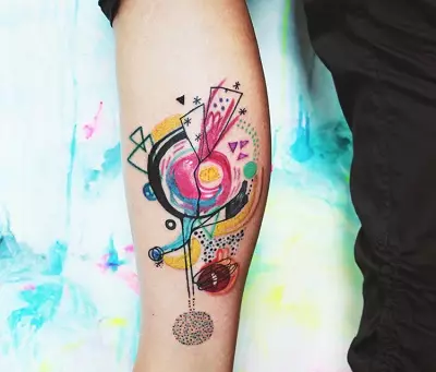 Tatuatge en estil Abstracció: Apunts per a nenes i per a nois, tatuatge a la mà ia l'espatlla, al coll i les cames, a l'esquena i en altres parts de el cos, el seu significat 277_29