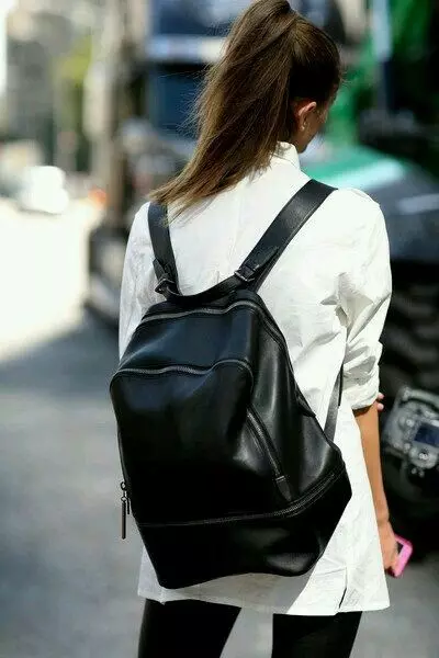 Bag-backpack wanita (96 foto): Apa kanggo nyandhang model kanggo ibu saka kain lan pemuda, kanggo laptop lan rodha, kanggo kutha lan pantai 2797_55