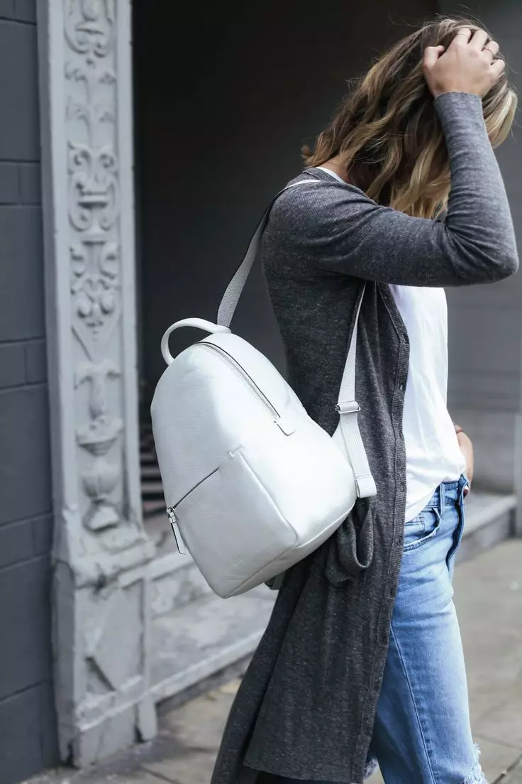 Bag-backpack wanita (96 foto): Apa kanggo nyandhang model kanggo ibu saka kain lan pemuda, kanggo laptop lan rodha, kanggo kutha lan pantai 2797_6