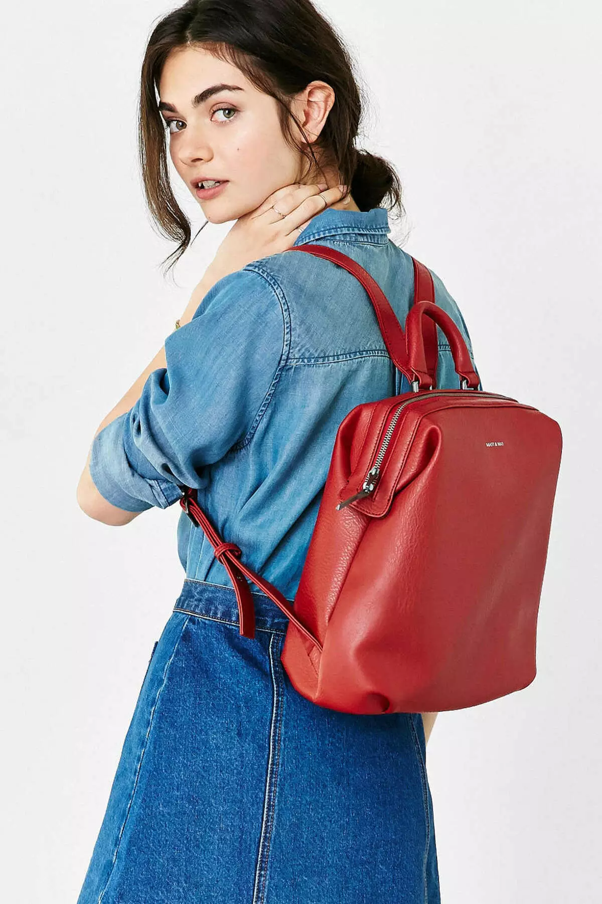 Bag-backpack wanita (96 foto): Apa kanggo nyandhang model kanggo ibu saka kain lan pemuda, kanggo laptop lan rodha, kanggo kutha lan pantai 2797_92