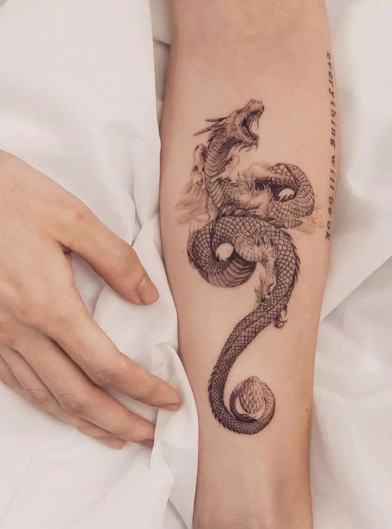 Tattoo s Dragons (68 fotografija): Skice i vrijednosti. Tetovaže na ruci i na ramenu, na leđima i na kuku, na vratu i nozi, na podlaktici i na drugim dijelovima tijela 279_4