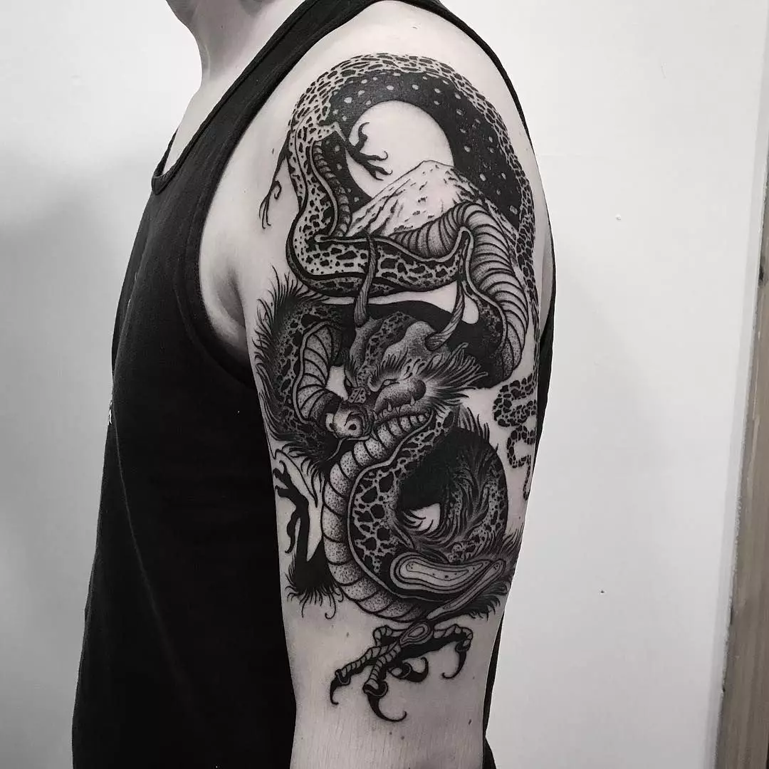 Tattoo s Dragons (68 fotografija): Skice i vrijednosti. Tetovaže na ruci i na ramenu, na leđima i na kuku, na vratu i nozi, na podlaktici i na drugim dijelovima tijela 279_41
