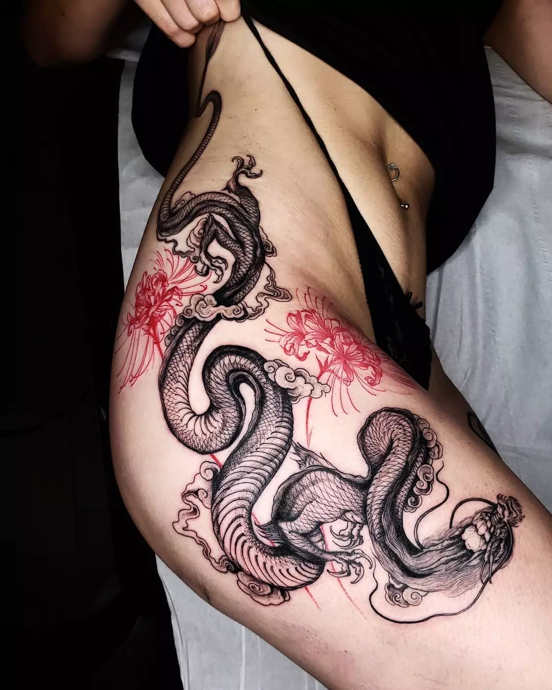 Tattoo with dragons (68 photos): sketches and values. Tattoos on hand and on the shoulder, on the back and on the hip, on the neck and leg, on the forearm and on other parts of the body 279_55