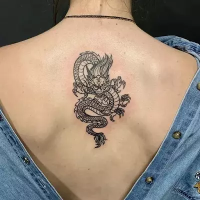 Tatuatge amb dracs (68 fotos): esbossos i valors. Tatuatges a la mà i a l'espatlla, a la part posterior i al maluc, al coll i a la cama, a l'avantbraç i en altres parts del cos 279_6