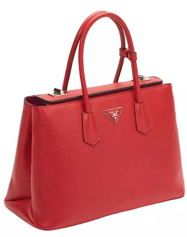प्रादा बैग (92 फोटो): महिलाओं के चमड़े के मॉडल, लागत, नकली छोटे बैग, डबल बैग के साथ अंतर कैसे करें 2803_4