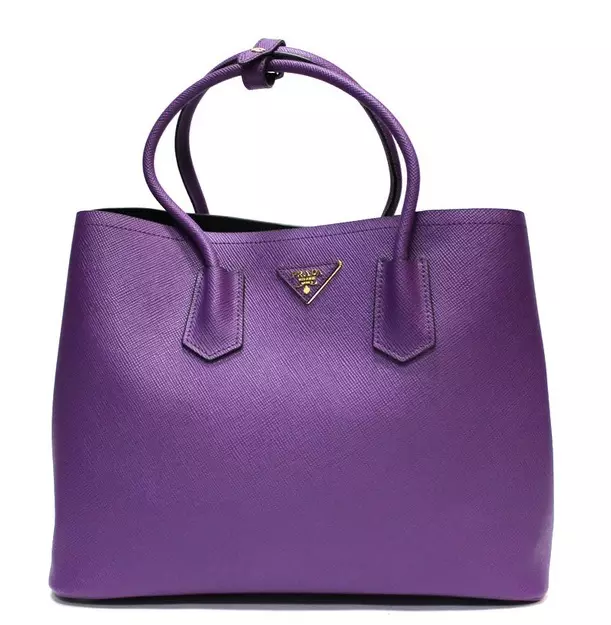 प्रादा बैग (92 फोटो): महिलाओं के चमड़े के मॉडल, लागत, नकली छोटे बैग, डबल बैग के साथ अंतर कैसे करें 2803_41