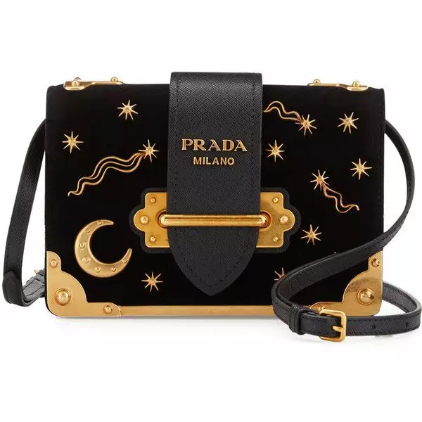 Prada Bag (92 сүрөт): Аялдардын булгаары моделдери, баасы, жасалма чакан баштыктар, кош сумка менен айырмалоо 2803_72