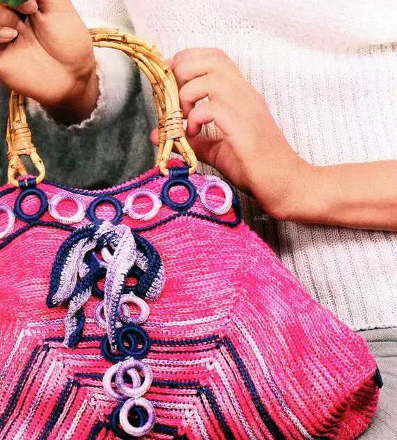Knitted bags (67 photos): children's and female model from satin ribbons, twine and packages, as well as stylish design for summer 2804_13