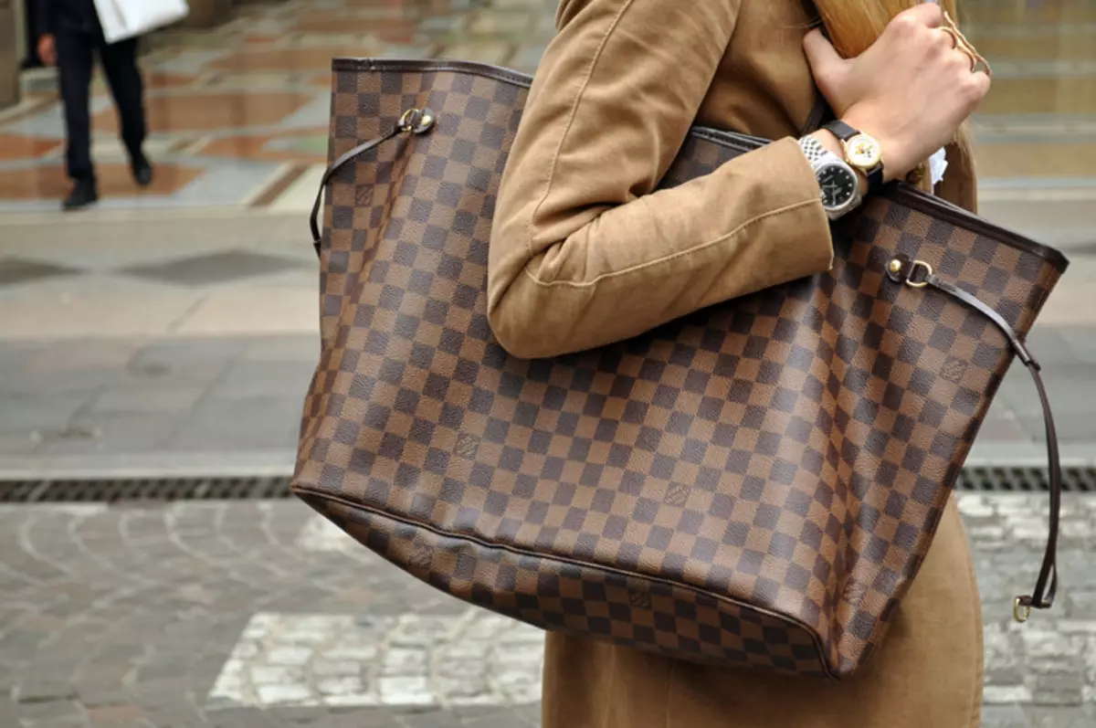 ሉዊ Vuitton ቦርሳዎች (100 ፎቶዎች): ሉዊስ Vuitton የመጀመሪያውን, የሴቶች, የመንገድ ሞዴል, የቆዳ ምርቶች 2809_15