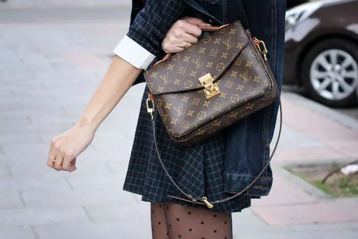 ሉዊ Vuitton ቦርሳዎች (100 ፎቶዎች): ሉዊስ Vuitton የመጀመሪያውን, የሴቶች, የመንገድ ሞዴል, የቆዳ ምርቶች 2809_57