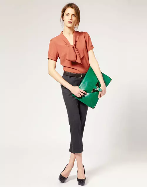 Bolsa verde (70 fotos): que usar modelos de coiro verde claro e escuro, pequenos e por ombreiro 2816_19