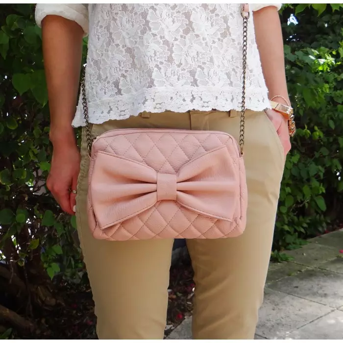 Жіночі сумки через плече - Крос-боді на довгому ремені (134 фото): маленькі, для планшета і тканинні клатчі на довгій ручці, великі 2822_107