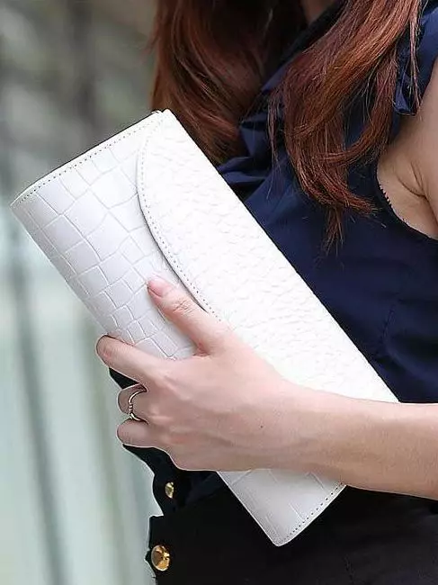 Borsa bianca (104 foto): cosa indossare femmina da arazzi e pelle, come pulire i modelli sulla spalla, recensioni 2828_29