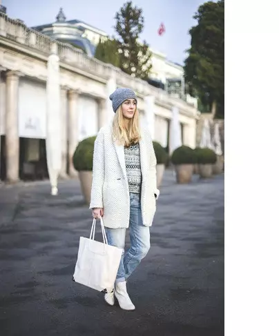 Bolsa Branca (104 fotos): Que usar a femia a partir de tapicería e coiro, como limpar os modelos sobre o ombreiro, comentarios 2828_43