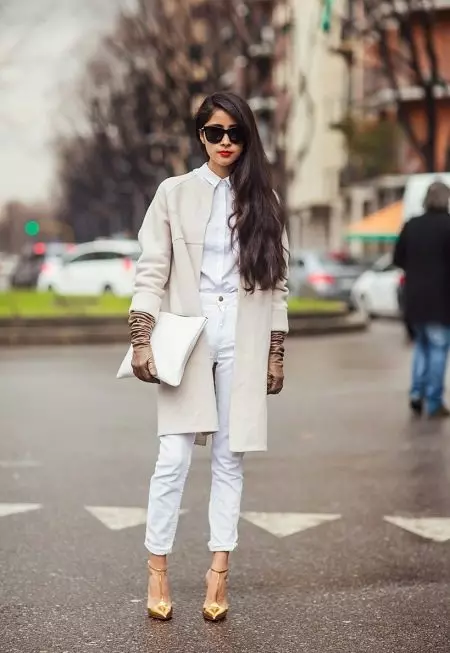 Saco branco (104 fotos): O que vestir feminino de tapeçaria e couro, como limpar os modelos por cima do ombro, Reviews 2828_93