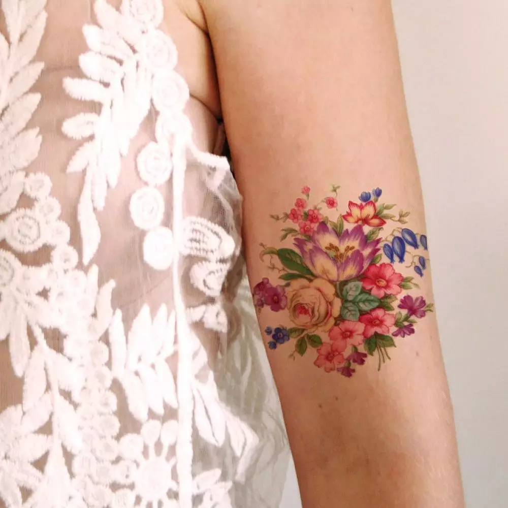 Tetovanie: Náčrtky pre dievčatá. Tetovanie na ruke a na ramená, malé a veľké. Jemné kvety a iné ženské a sofistikované tetovanie 282_18