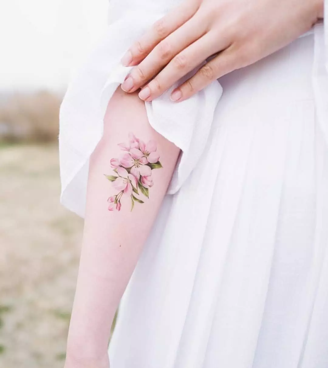 Тендер ТАТТОО: Скице за девојчице. Тетоваже на руци и на раменима, малим и великим. Њежно цвеће и друге женске и софистициране тетоваже 282_2
