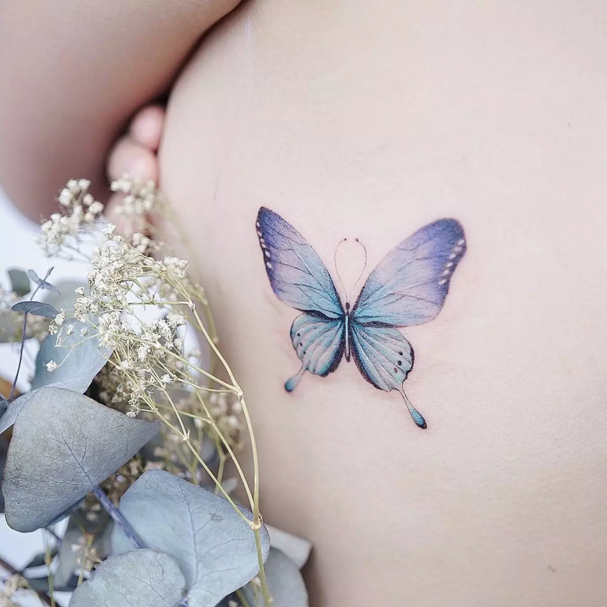 Tetovanie: Náčrtky pre dievčatá. Tetovanie na ruke a na ramená, malé a veľké. Jemné kvety a iné ženské a sofistikované tetovanie 282_21