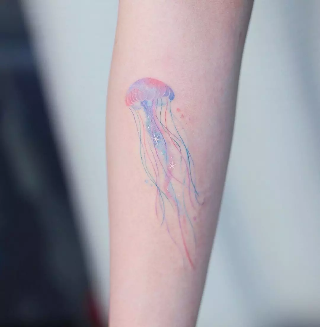 Tetovanie: Náčrtky pre dievčatá. Tetovanie na ruke a na ramená, malé a veľké. Jemné kvety a iné ženské a sofistikované tetovanie 282_24