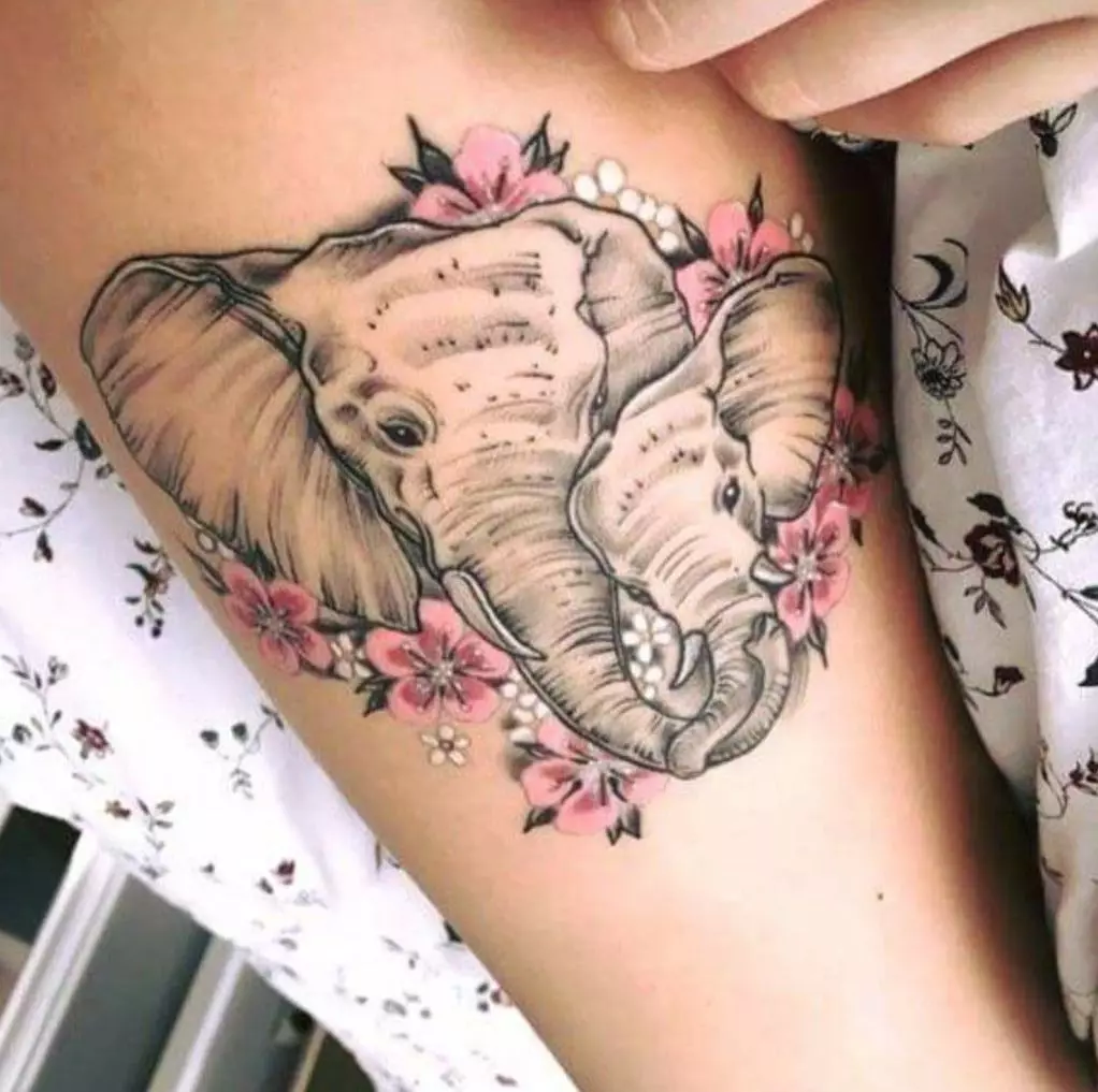 Tetovanie: Náčrtky pre dievčatá. Tetovanie na ruke a na ramená, malé a veľké. Jemné kvety a iné ženské a sofistikované tetovanie 282_26