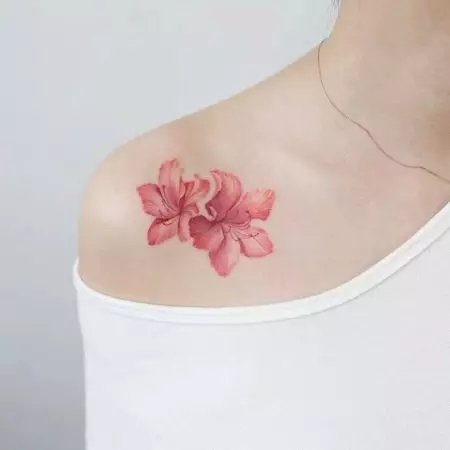 Tender tattoo: sketches for girls. Tattoos on hand and on shoulders, small and large. Gentle flowers and other feminine and sophisticated tattoos 282_40