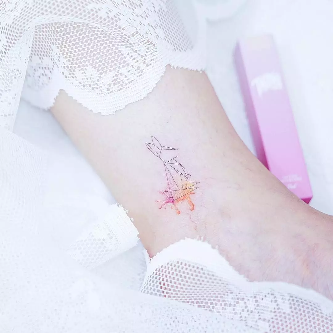 Tetovanie: Náčrtky pre dievčatá. Tetovanie na ruke a na ramená, malé a veľké. Jemné kvety a iné ženské a sofistikované tetovanie 282_42