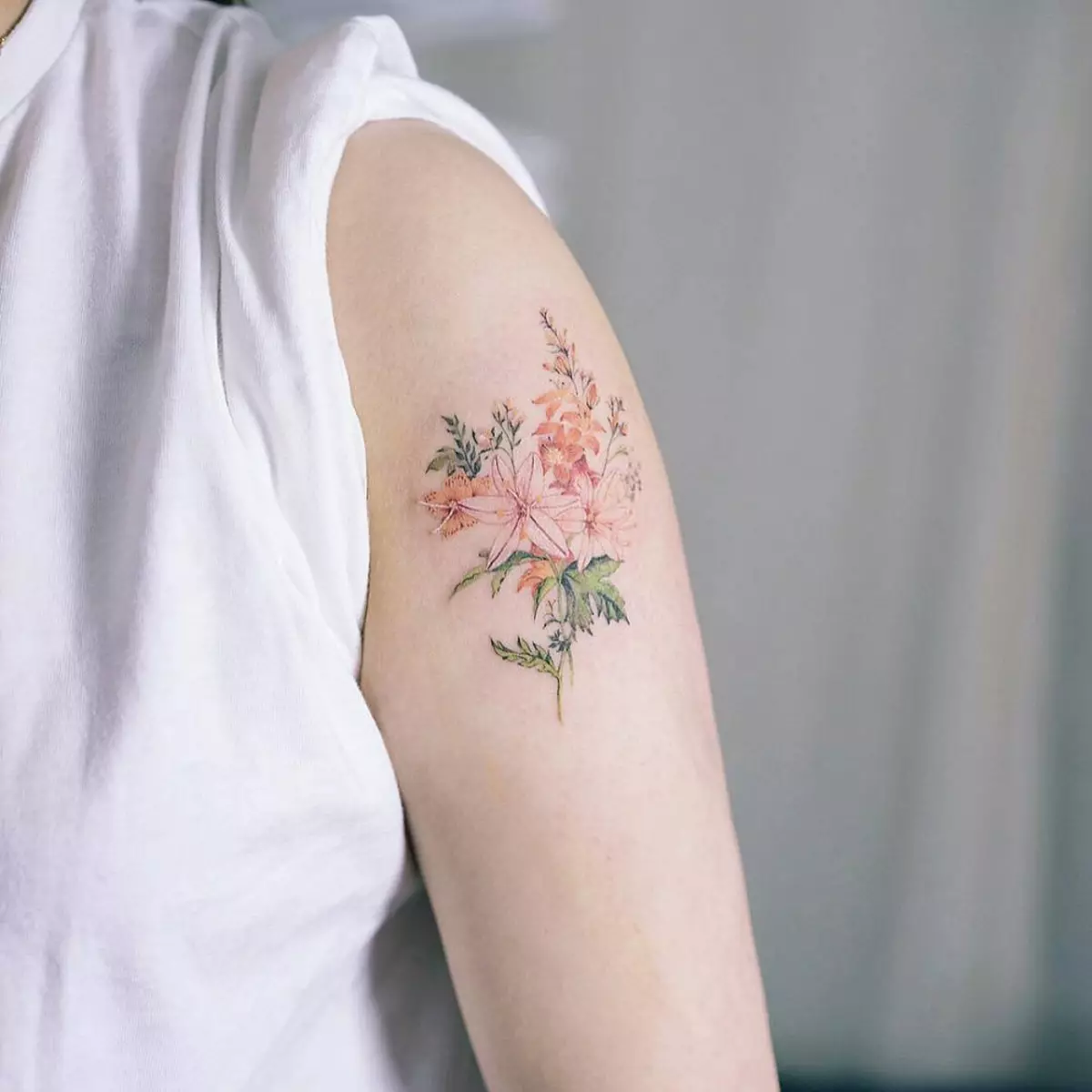 Konkursa tetovējums: skices meitenēm. Tetovējumi uz rokas un uz pleciem, maziem un lieliem. Maigi ziedi un citi sievišķīgi un izsmalcināti tetovējumi 282_6