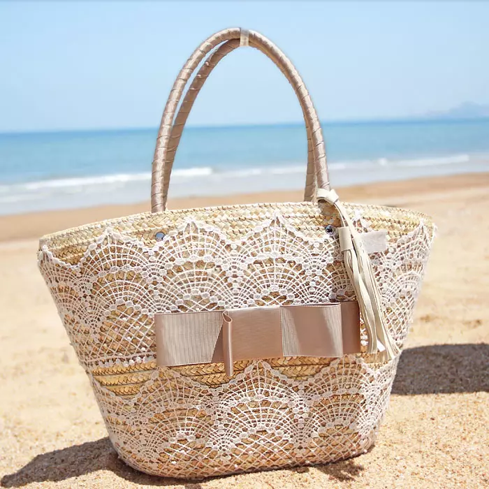 Plážové tašky (78 fotek): model-rohož pro pláž 2021, velký a transparentní z tajné, pletené a slámy victoria 2836_20